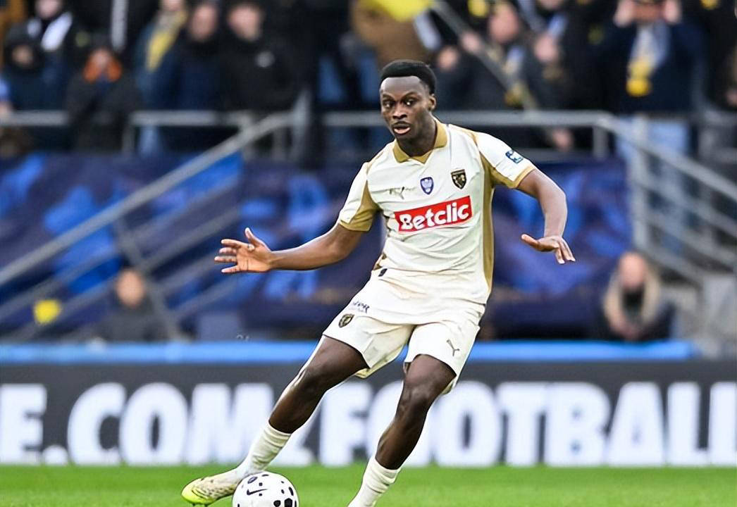 2球2助攻！21岁奥地利防线新星惊艳法甲，身价暴涨6倍引发四大豪门争抢